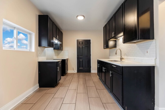 Building Photo - 6833 S Champlain Ave