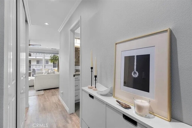 Building Photo - "Chic Hermosa Beach 1BR Apartment: 810 Sq ...