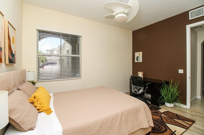 Building Photo - MARIPOSA ** SEASONAL (90 DAY MINIMUM STAY)...