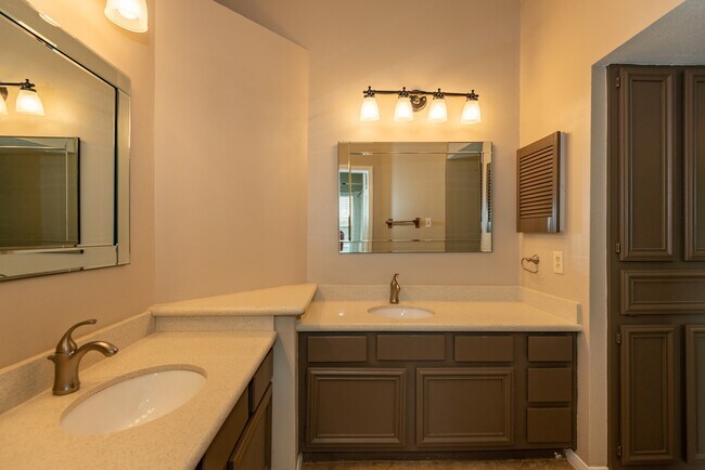 Building Photo - 12034 Paddock Way