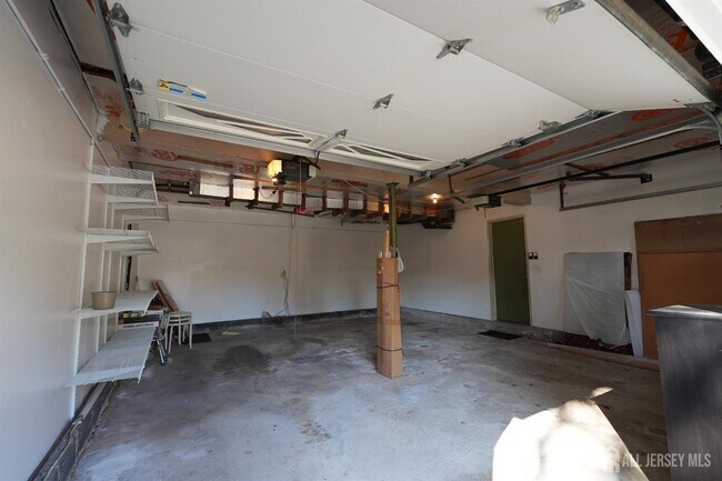 Building Photo - 1355 Axel Ave