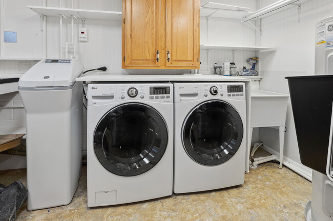 Laundry room - 17800 Frommes Cir