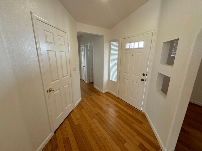 Building Photo - Single Story Home In The Heart Of Summerli...