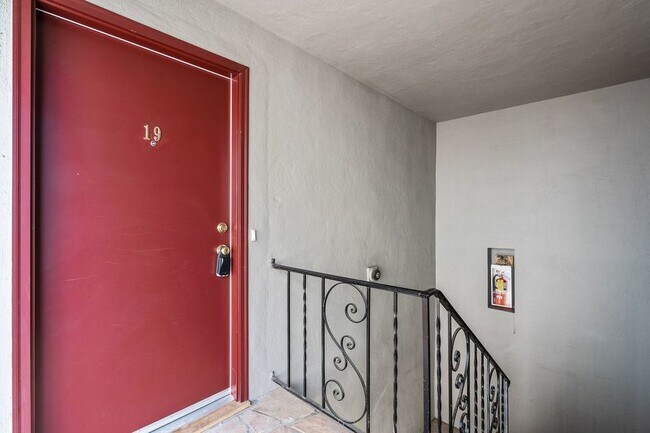 Building Photo - 1549 San Carlos Ave
