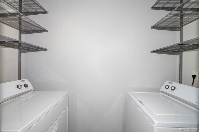 Building Photo - 422 Charles Pond Dr