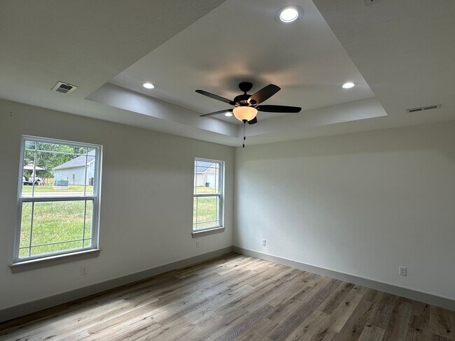 Building Photo - 3 Bedroom 2 Bath Built in 2025