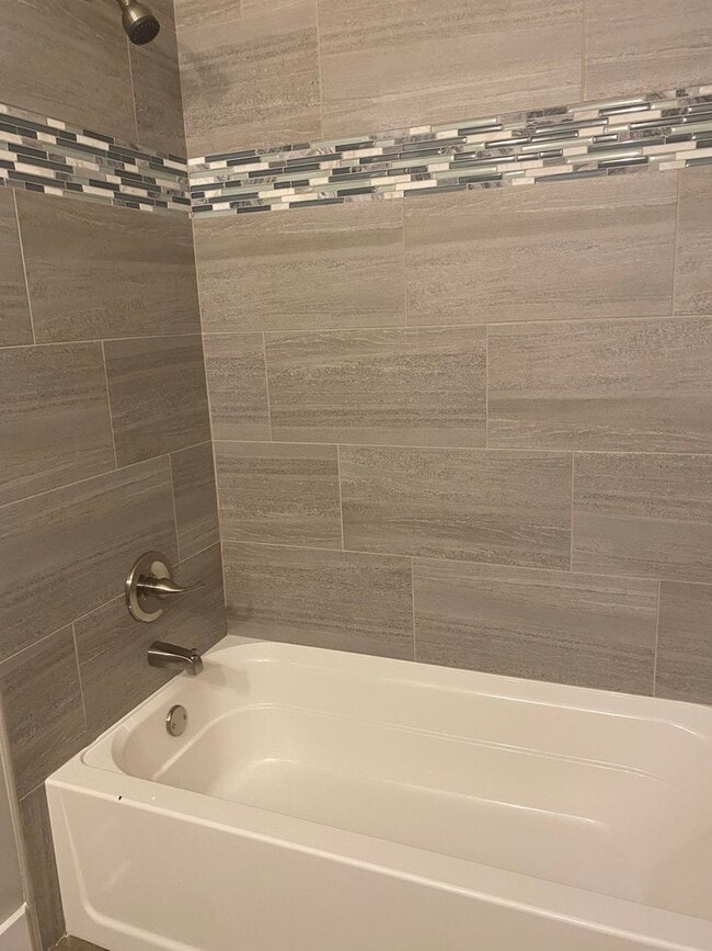 Building Photo - 3 Bedroom, 2 Bath Home in Valley View - PR...