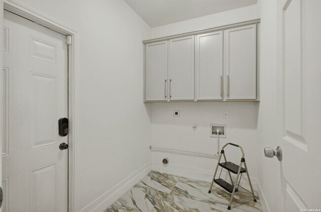 Building Photo - 8906 Breanna Oaks