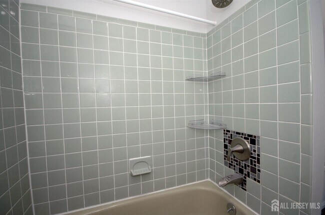 Building Photo - 4 White Oaks Dr