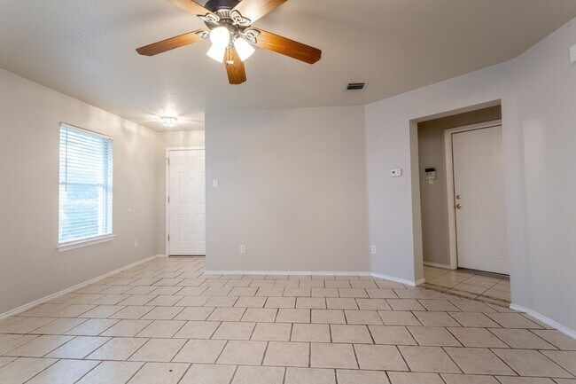 Building Photo - Cozy 3/BR 2/BA One-Level Home with Covered...