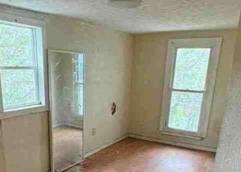 Building Photo - 327 4th Ave