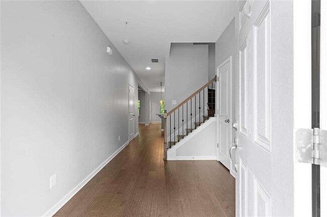 Building Photo - 113 Oakview Passage