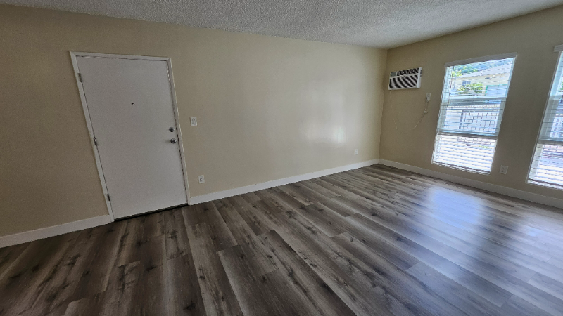 Building Photo - 815 N Benton Way