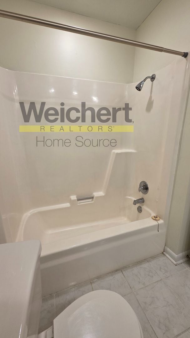 Building Photo - 3 bed, 2 bath in Center Hill