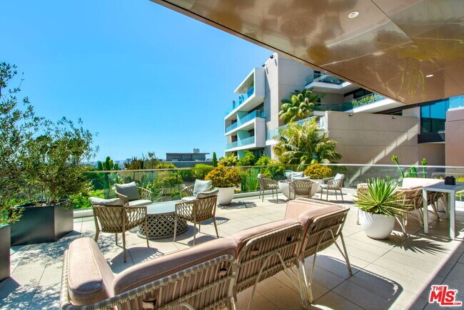 Building Photo - 8420 W Sunset Blvd