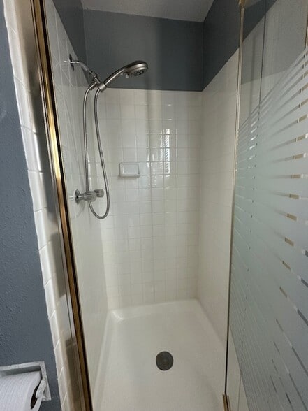 Primary ensuite - 2903 Harmony Ct