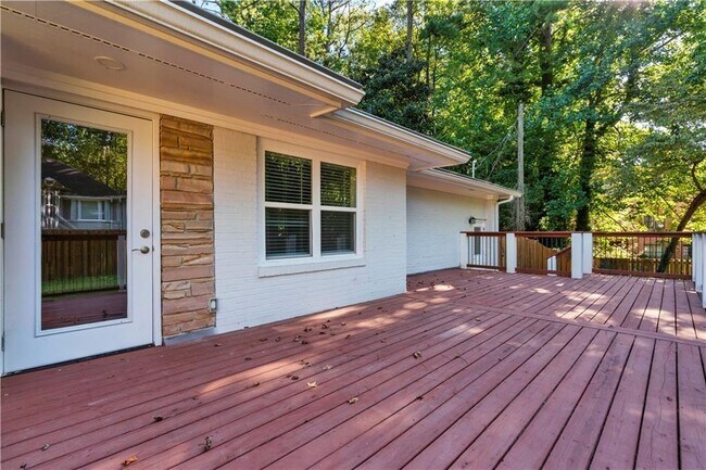 Building Photo - 1841 Gainsborough Dr