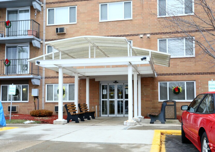 Main Entrance - Waterstone Place 62+