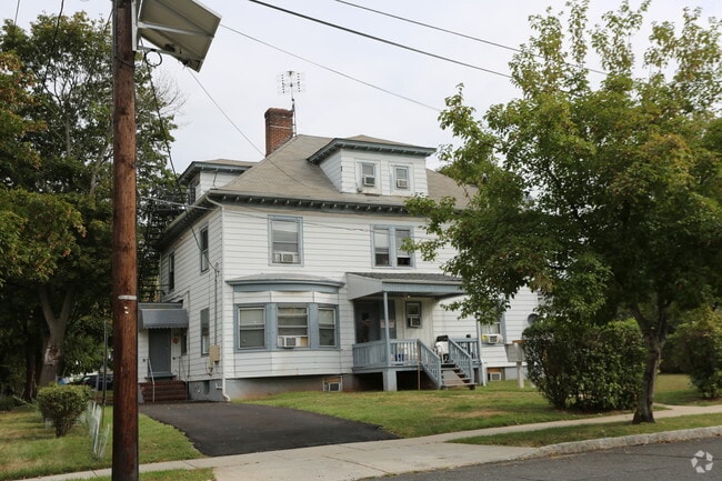 Primary Photo - 105 Fairview Ave