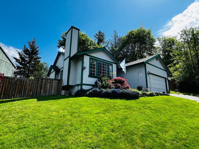 Primary Photo - Pet Friendly Home Close to Everything