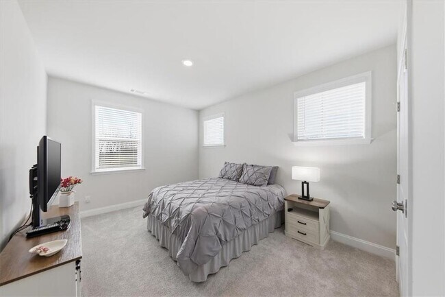 Building Photo - 3939 Alderstone Dr