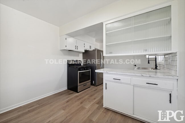 Building Photo - 3058 Nebraska Ave