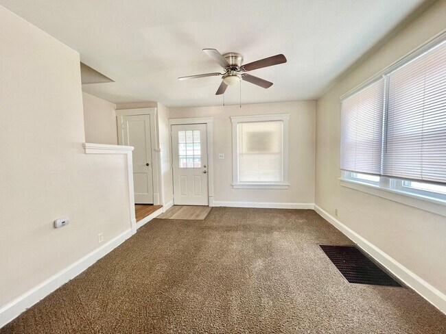 Building Photo - 136-136 Cleveland St