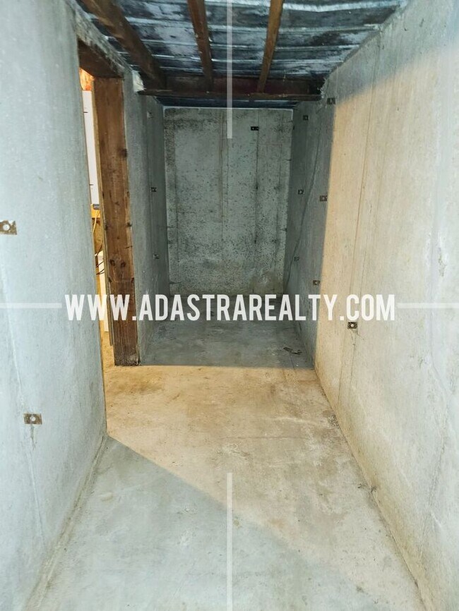 Building Photo - Spacious North Overland Park Bungalow-Available in FEBRUARY!!