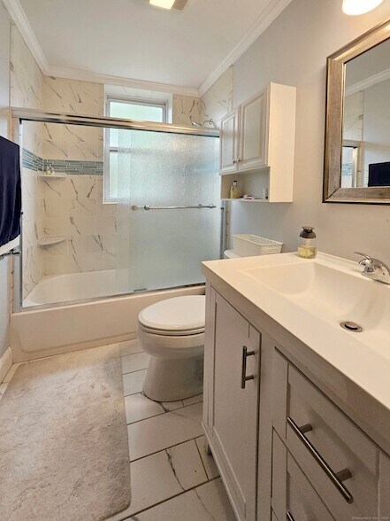 Building Photo - 548 Orange St