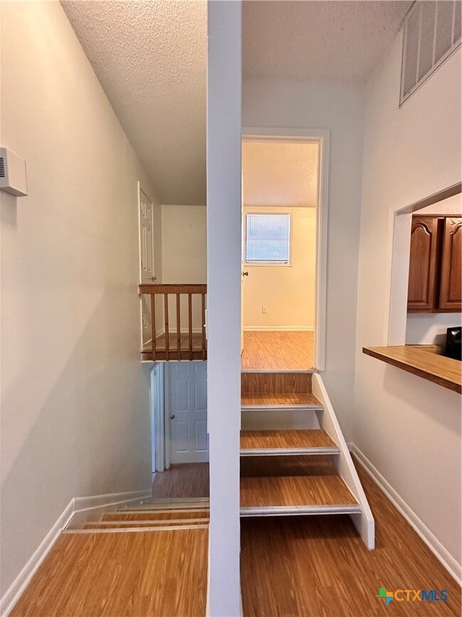 Building Photo - 899 Hillyer St