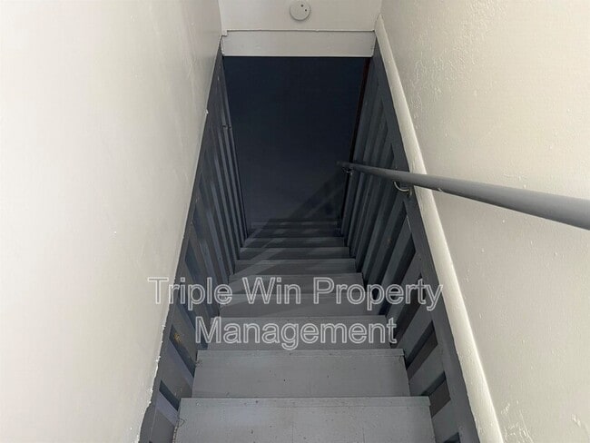 Building Photo - 1113 Highmont Dr