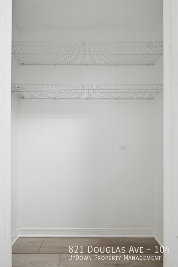 Building Photo - 821 Douglas Ave