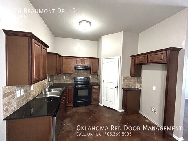 Building Photo - 2126 Beaumont Dr