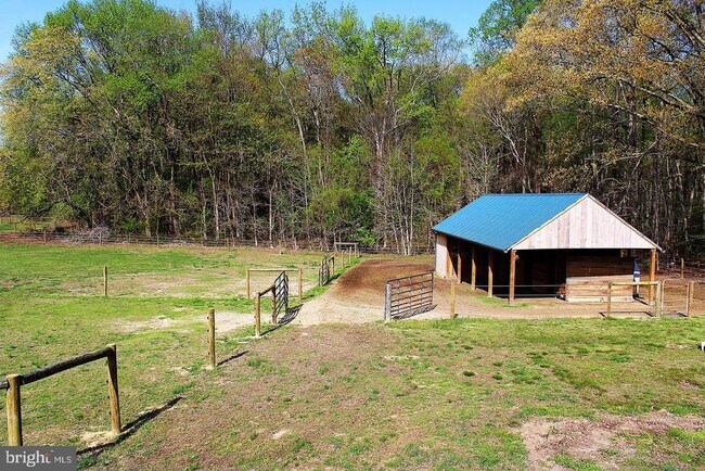 Building Photo - 3730 Hunting Creek Rd