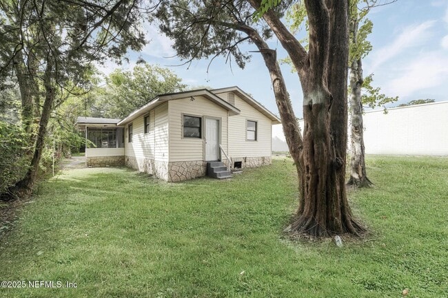 Building Photo - 2057 Blair St