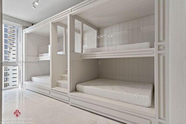 Building Photo - 17749 Collins Ave