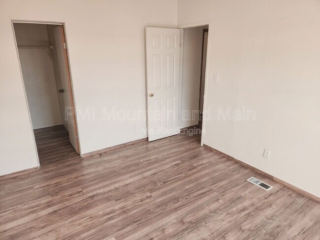 Building Photo - 17 Misty Mountain Way