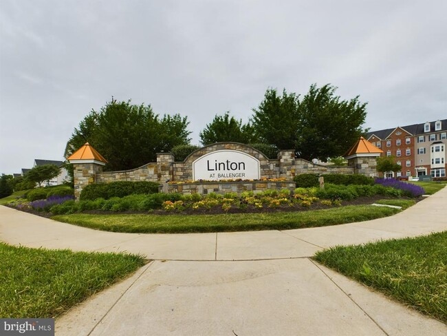 Building Photo - 6479 Jack Linton Dr S