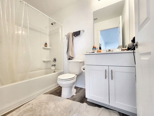 Building Photo - 517 Sour Cherry Ln