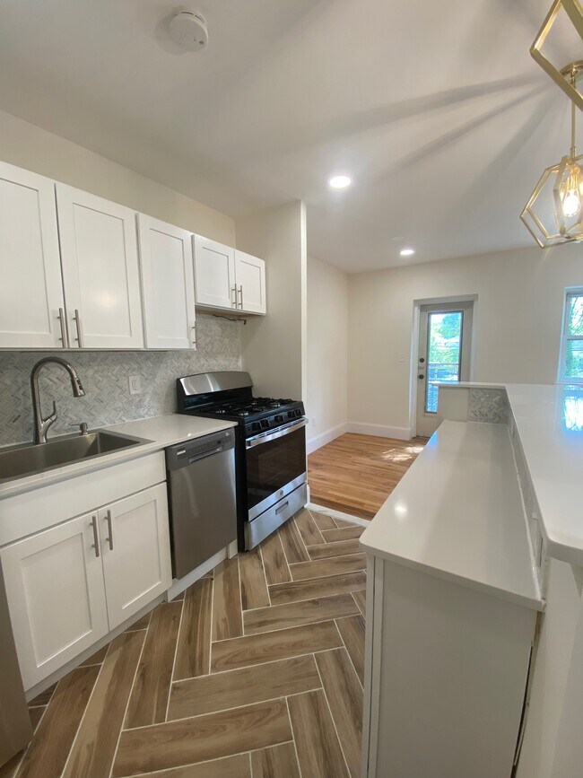 Building Photo - 43 Cottage St