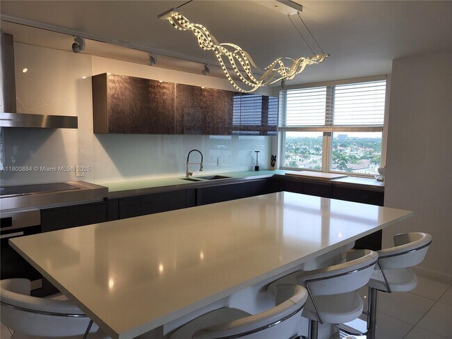 Building Photo - 1401 S Ocean Dr