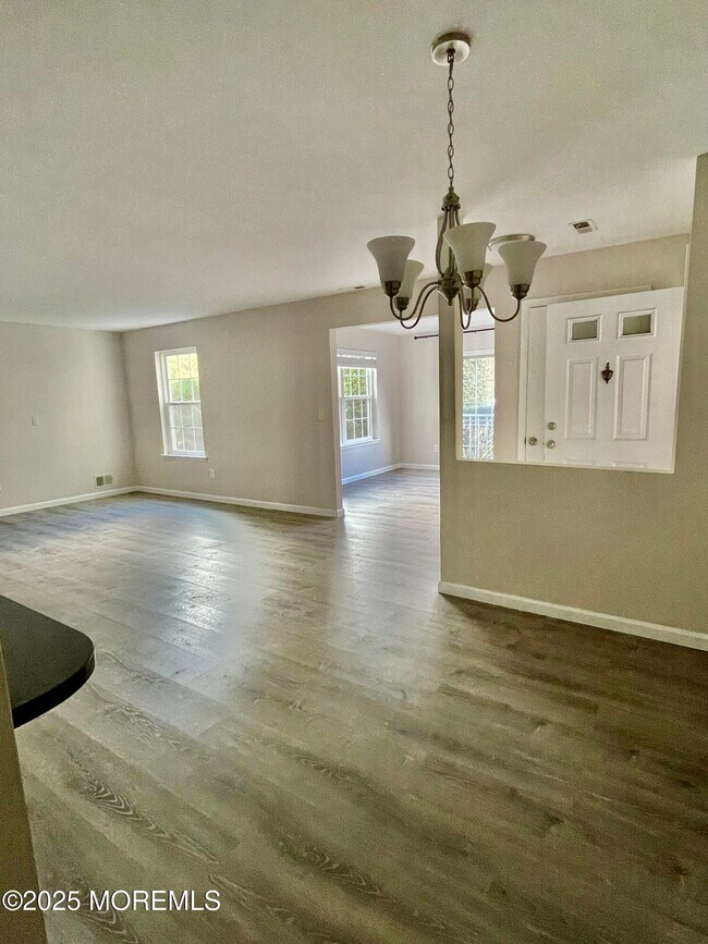 Building Photo - 716 Zlotkin Cir