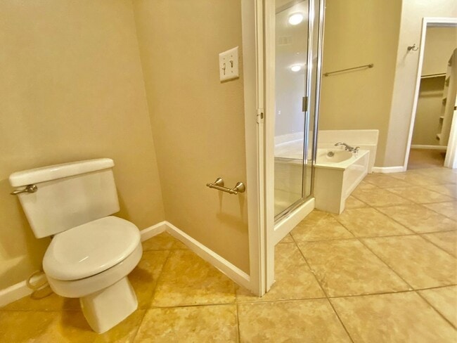 Building Photo - Gorgeous Summerlin 2 Bedroom, 2 Bathroom C...