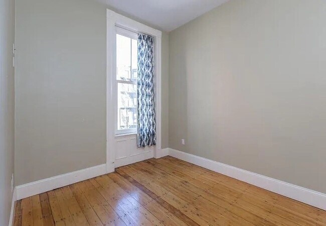Building Photo - 263 Newbury St