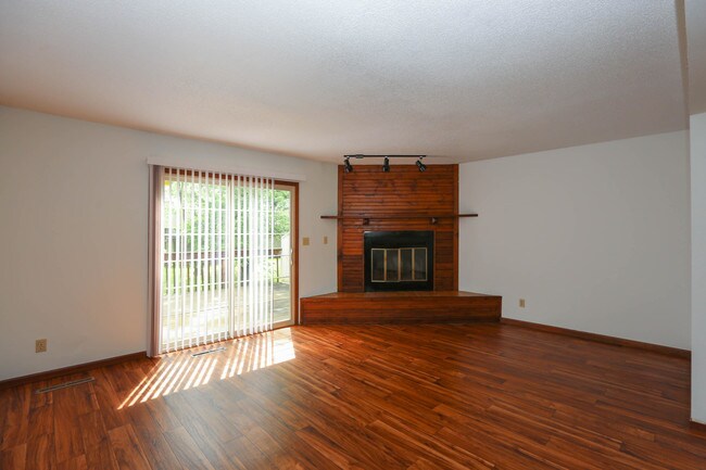 Building Photo - 439 Foxfire Dr