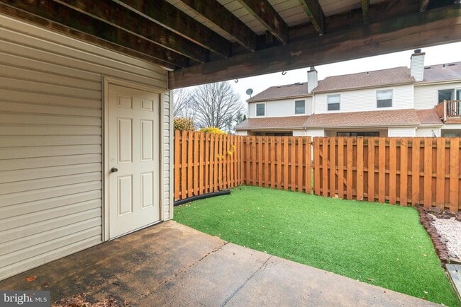 Building Photo - 308 Wayne Ct