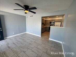 Building Photo - 2 WEEKS FREE! 2 Bed 1 Bath Apartment- read...