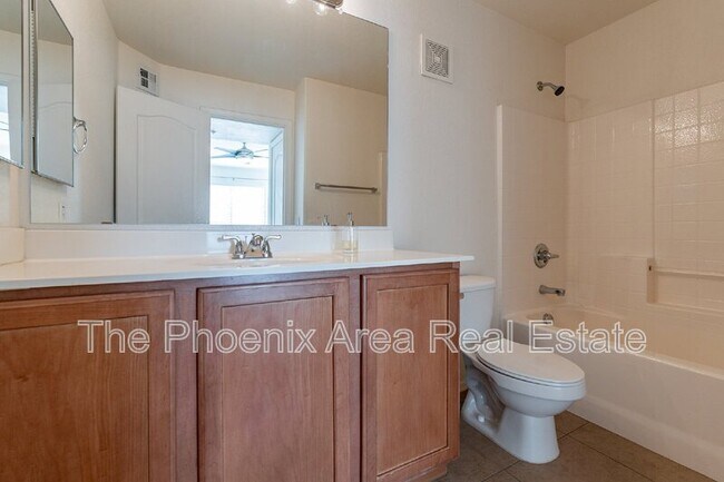 Building Photo - 2401 E Rio Salado Pkwy