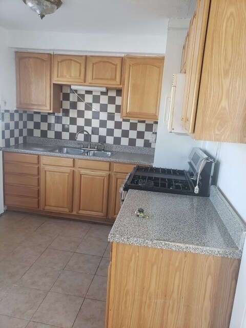 Building Photo - 51 Montfort Dr