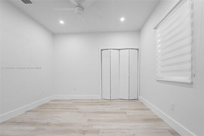 Building Photo - 129 SW 9th Ave